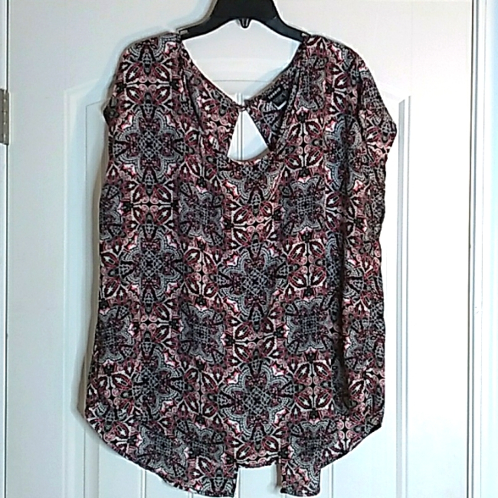 SHORT SLEEVE BLOUSE SIZE 14/16
